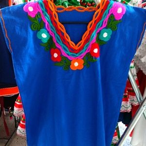 Mediana blusa bordada mexicana